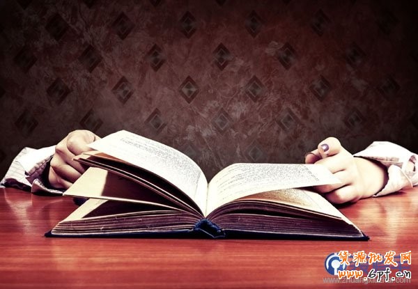 電商海報(bào)，設(shè)計(jì)淘寶女包主題海報(bào)