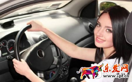 拼多多女司機開車